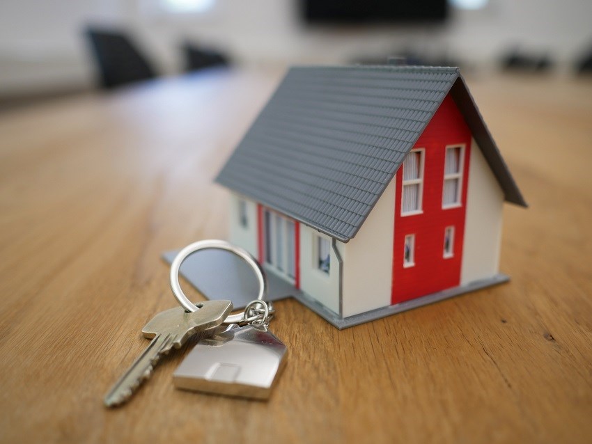 House-shaped keychain